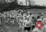 Standbild Marathon Rennen Boston Massachusetts USA, 1932, aus Sekunde 24 historischem Filmmaterial Videoclip 65675030581
