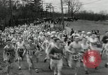 Standbild Marathon Rennen Boston Massachusetts USA, 1932, aus Sekunde 25 historischem Filmmaterial Videoclip 65675030581
