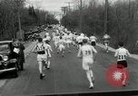 Standbild Marathon Rennen Boston Massachusetts USA, 1932, aus Sekunde 28 historischem Filmmaterial Videoclip 65675030581