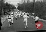 Standbild Marathon Rennen Boston Massachusetts USA, 1932, aus Sekunde 29 historischem Filmmaterial Videoclip 65675030581