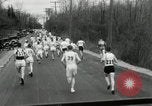 Standbild Marathon Rennen Boston Massachusetts USA, 1932, aus Sekunde 30 historischem Filmmaterial Videoclip 65675030581