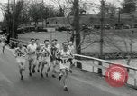 Standbild Marathon Rennen Boston Massachusetts USA, 1932, aus Sekunde 37 historischem Filmmaterial Videoclip 65675030581