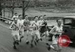 Standbild Marathon Rennen Boston Massachusetts USA, 1932, aus Sekunde 40 historischem Filmmaterial Videoclip 65675030581