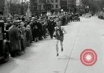 Standbild Marathon Rennen Boston Massachusetts USA, 1932, aus Sekunde 47 historischem Filmmaterial Videoclip 65675030581