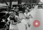 Standbild Marathon Rennen Boston Massachusetts USA, 1932, aus Sekunde 52 historischem Filmmaterial Videoclip 65675030581