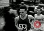 Standbild Marathon Rennen Boston Massachusetts USA, 1932, aus Sekunde 54 historischem Filmmaterial Videoclip 65675030581