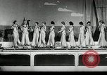 Standbild aquatic Dance Paris Frankreich, 1934, aus Sekunde 3 historischem Filmmaterial Videoclip 65675030590