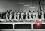 Standbild aquatic Dance Paris Frankreich, 1934, aus Sekunde 5 historischem Filmmaterial Videoclip 65675030590