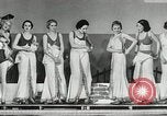 Standbild aquatic Dance Paris Frankreich, 1934, aus Sekunde 8 historischem Filmmaterial Videoclip 65675030590