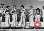 Standbild aquatic Dance Paris Frankreich, 1934, aus Sekunde 9 historischem Filmmaterial Videoclip 65675030590