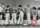 Standbild aquatic Dance Paris Frankreich, 1934, aus Sekunde 10 historischem Filmmaterial Videoclip 65675030590