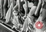 Standbild aquatic Dance Paris Frankreich, 1934, aus Sekunde 11 historischem Filmmaterial Videoclip 65675030590