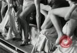 Standbild aquatic Dance Paris Frankreich, 1934, aus Sekunde 12 historischem Filmmaterial Videoclip 65675030590