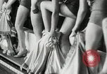 Standbild aquatic Dance Paris Frankreich, 1934, aus Sekunde 14 historischem Filmmaterial Videoclip 65675030590