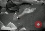 Standbild aquatic Dance Paris Frankreich, 1934, aus Sekunde 18 historischem Filmmaterial Videoclip 65675030590