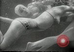 Standbild aquatic Dance Paris Frankreich, 1934, aus Sekunde 21 historischem Filmmaterial Videoclip 65675030590