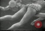 Standbild aquatic Dance Paris Frankreich, 1934, aus Sekunde 22 historischem Filmmaterial Videoclip 65675030590
