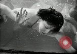 Standbild aquatic Dance Paris Frankreich, 1934, aus Sekunde 24 historischem Filmmaterial Videoclip 65675030590