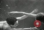 Standbild aquatic Dance Paris Frankreich, 1934, aus Sekunde 30 historischem Filmmaterial Videoclip 65675030590