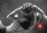 Standbild aquatic Dance Paris Frankreich, 1934, aus Sekunde 31 historischem Filmmaterial Videoclip 65675030590