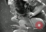Standbild aquatic Dance Paris Frankreich, 1934, aus Sekunde 33 historischem Filmmaterial Videoclip 65675030590