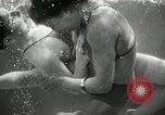 Standbild aquatic Dance Paris Frankreich, 1934, aus Sekunde 35 historischem Filmmaterial Videoclip 65675030590