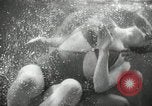 Standbild aquatic Dance Paris Frankreich, 1934, aus Sekunde 41 historischem Filmmaterial Videoclip 65675030590