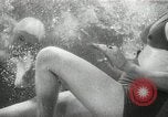 Standbild aquatic Dance Paris Frankreich, 1934, aus Sekunde 44 historischem Filmmaterial Videoclip 65675030590