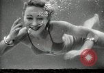 Standbild aquatic Dance Paris Frankreich, 1934, aus Sekunde 49 historischem Filmmaterial Videoclip 65675030590