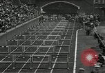Image Les joueurs de Stanford gagnent 1934 compétitions sur piste et sur le terrain Philadelphia Pennsylvania USA, 1934, de la seconde 17 séquences d'archives historiques vidéo 65675030592