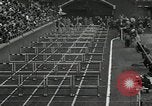 Image Les joueurs de Stanford gagnent 1934 compétitions sur piste et sur le terrain Philadelphia Pennsylvania USA, 1934, de la seconde 18 séquences d'archives historiques vidéo 65675030592