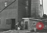 Standbild Milch Fässer Saint Clairsville Ohio USA, 1940, aus Sekunde 50 historischem Filmmaterial Videoclip 65675030600