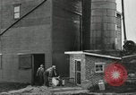 Standbild Milch Fässer Saint Clairsville Ohio USA, 1940, aus Sekunde 55 historischem Filmmaterial Videoclip 65675030600
