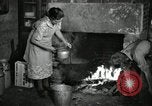 Standbild der HaUSArbeit ohne Strom Saint Clairsville Ohio USA, 1940, aus Sekunde 6 historischem Filmmaterial Videoclip 65675030602