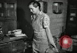 Standbild der HaUSArbeit ohne Strom Saint Clairsville Ohio USA, 1940, aus Sekunde 14 historischem Filmmaterial Videoclip 65675030602