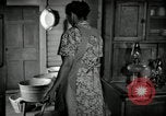 Standbild der HaUSArbeit ohne Strom Saint Clairsville Ohio USA, 1940, aus Sekunde 16 historischem Filmmaterial Videoclip 65675030602