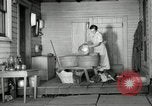 Standbild der HaUSArbeit ohne Strom Saint Clairsville Ohio USA, 1940, aus Sekunde 23 historischem Filmmaterial Videoclip 65675030602