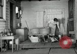 Standbild der HaUSArbeit ohne Strom Saint Clairsville Ohio USA, 1940, aus Sekunde 25 historischem Filmmaterial Videoclip 65675030602