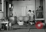 Standbild der HaUSArbeit ohne Strom Saint Clairsville Ohio USA, 1940, aus Sekunde 26 historischem Filmmaterial Videoclip 65675030602