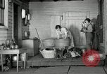 Standbild der HaUSArbeit ohne Strom Saint Clairsville Ohio USA, 1940, aus Sekunde 27 historischem Filmmaterial Videoclip 65675030602