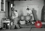 Standbild der HaUSArbeit ohne Strom Saint Clairsville Ohio USA, 1940, aus Sekunde 30 historischem Filmmaterial Videoclip 65675030602