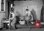 Standbild der HaUSArbeit ohne Strom Saint Clairsville Ohio USA, 1940, aus Sekunde 31 historischem Filmmaterial Videoclip 65675030602