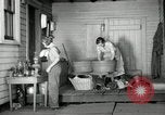 Standbild der HaUSArbeit ohne Strom Saint Clairsville Ohio USA, 1940, aus Sekunde 32 historischem Filmmaterial Videoclip 65675030602