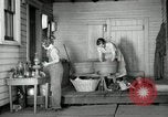 Standbild der HaUSArbeit ohne Strom Saint Clairsville Ohio USA, 1940, aus Sekunde 34 historischem Filmmaterial Videoclip 65675030602
