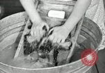 Standbild der HaUSArbeit ohne Strom Saint Clairsville Ohio USA, 1940, aus Sekunde 43 historischem Filmmaterial Videoclip 65675030602