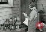 Standbild der HaUSArbeit ohne Strom Saint Clairsville Ohio USA, 1940, aus Sekunde 51 historischem Filmmaterial Videoclip 65675030602