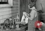 Standbild der HaUSArbeit ohne Strom Saint Clairsville Ohio USA, 1940, aus Sekunde 53 historischem Filmmaterial Videoclip 65675030602
