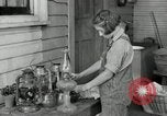 Standbild der HaUSArbeit ohne Strom Saint Clairsville Ohio USA, 1940, aus Sekunde 55 historischem Filmmaterial Videoclip 65675030602