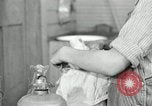 Standbild der HaUSArbeit ohne Strom Saint Clairsville Ohio USA, 1940, aus Sekunde 58 historischem Filmmaterial Videoclip 65675030602