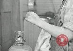 Standbild der HaUSArbeit ohne Strom Saint Clairsville Ohio USA, 1940, aus Sekunde 60 historischem Filmmaterial Videoclip 65675030602